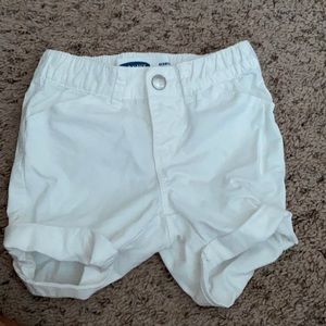 Old Navy size 2T  white Bermuda shorts